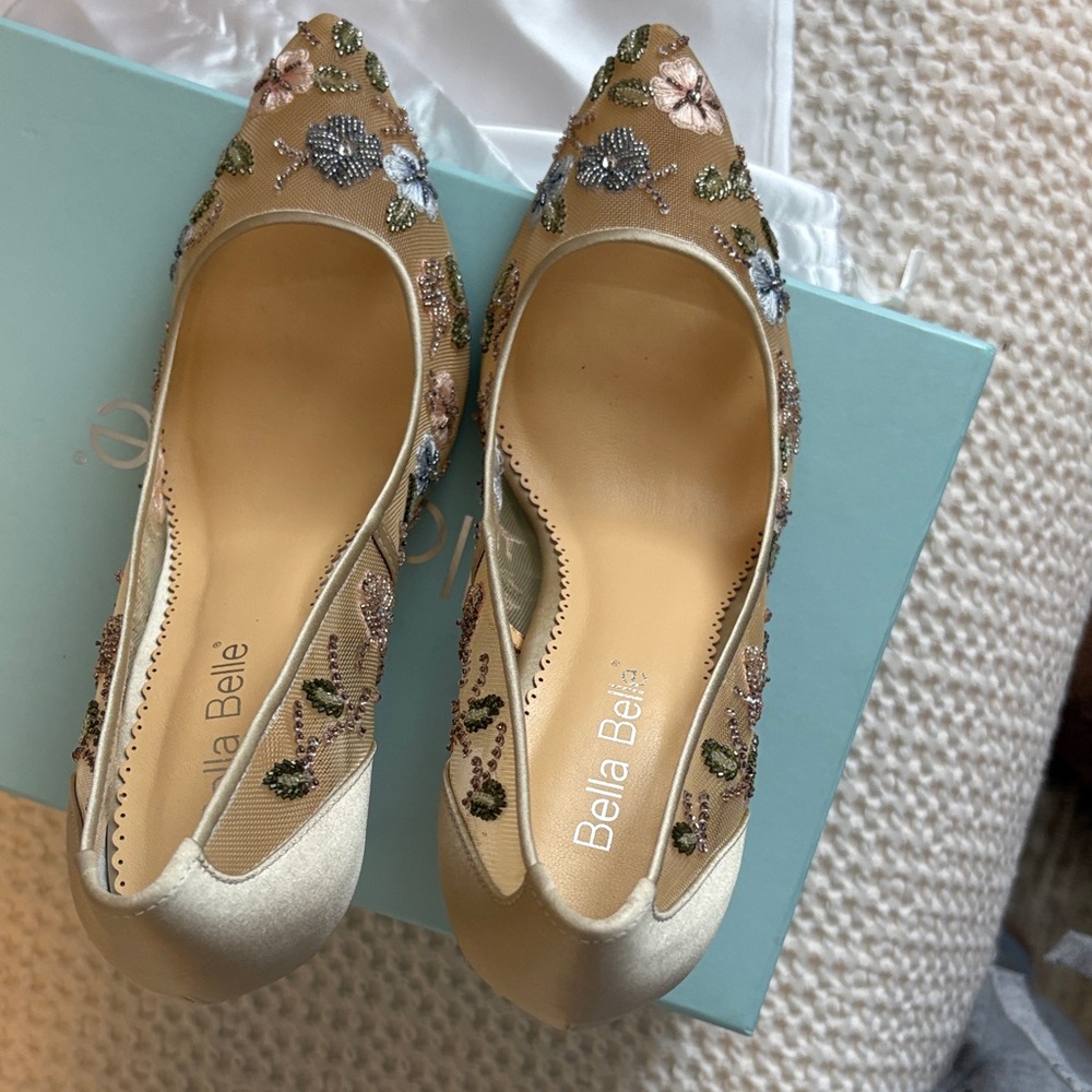 Bella Belle Gold Embroidered Women's Heels NIB size 9 - Picture 7 of 8